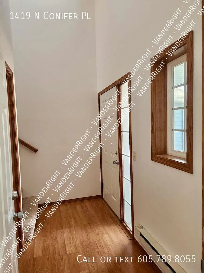Building Photo - 1419 N Conifer Pl