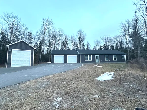 450 Davis Road, Bangor, ME 04401