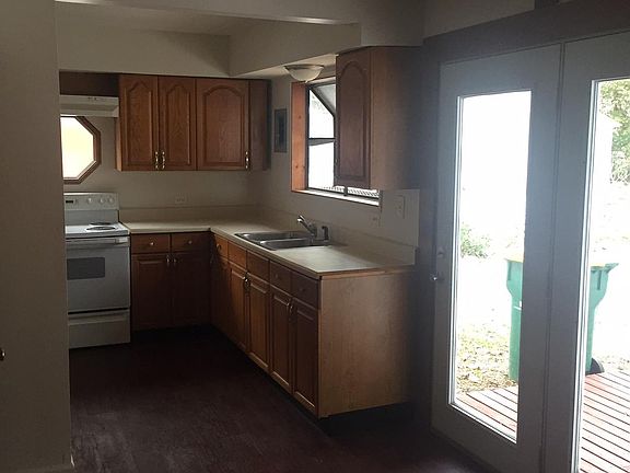 3rd image of 65 De Smet Dr