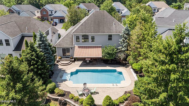 2nd image of 10 Yardley Court