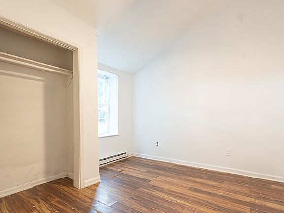 2nd image of 1605 Kirby Ave Back B