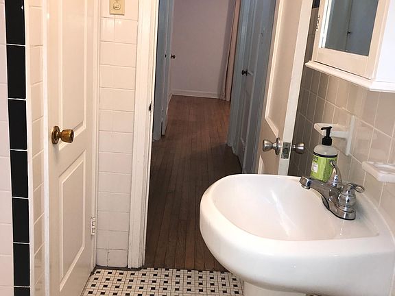 5th image of 710 Mayfair Cir