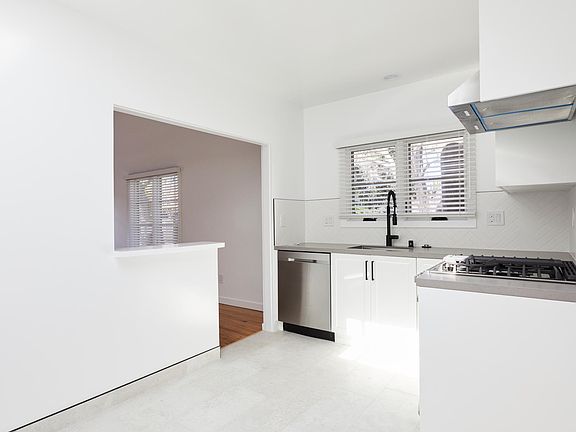 5th image of 640 Santa Clara Ave APT 11