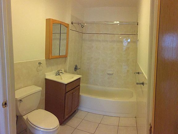 5th image of 146 N Grove St #3