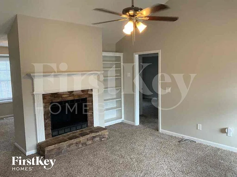 82 Broadlands Dr — Photo 2