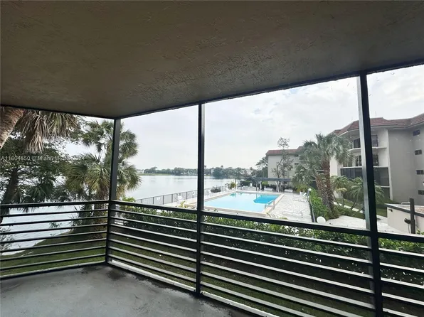 471 Ives Dairy Rd APT 207-3, North Miami Beach, FL 33179