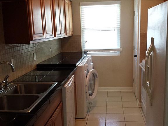 5th image of 1025 Villere St APT C