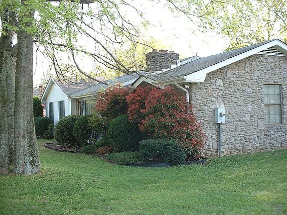 3rd image of 1244 Woodvale Dr