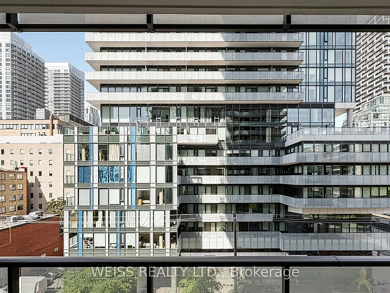 185 Roehampton Ave #520 — Photo 35