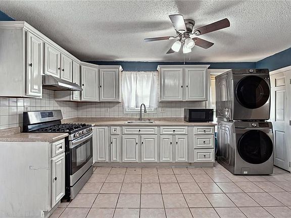 2nd image of 19 Carr St