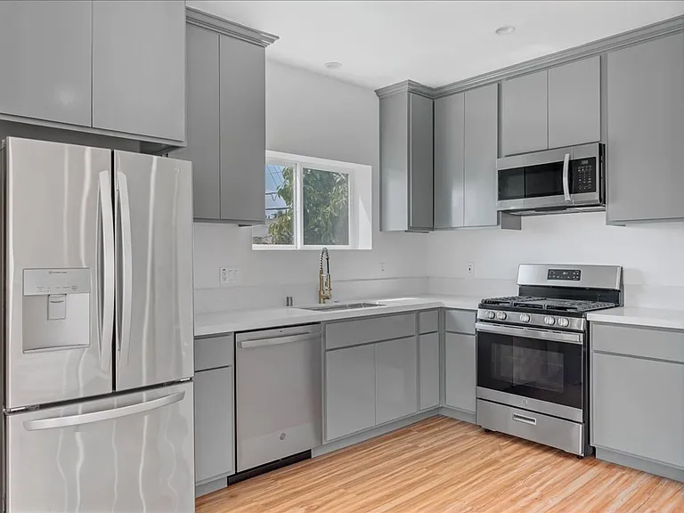 4019 W Mont Clair St — Photo 3