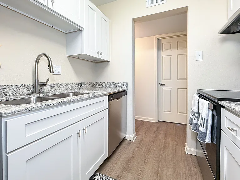 Acadia Park Apartments — Photo 9
