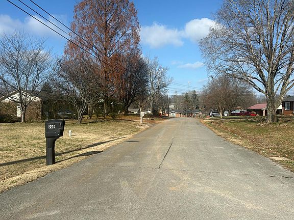 4th image of 210 Chapel Dr