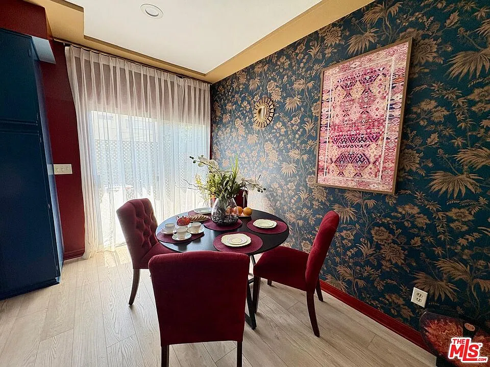 2 bed, 2.5 bath, 1253 sqft, $5,300 — Photo 3
