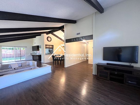 3rd image of 5541 Walnut Ave