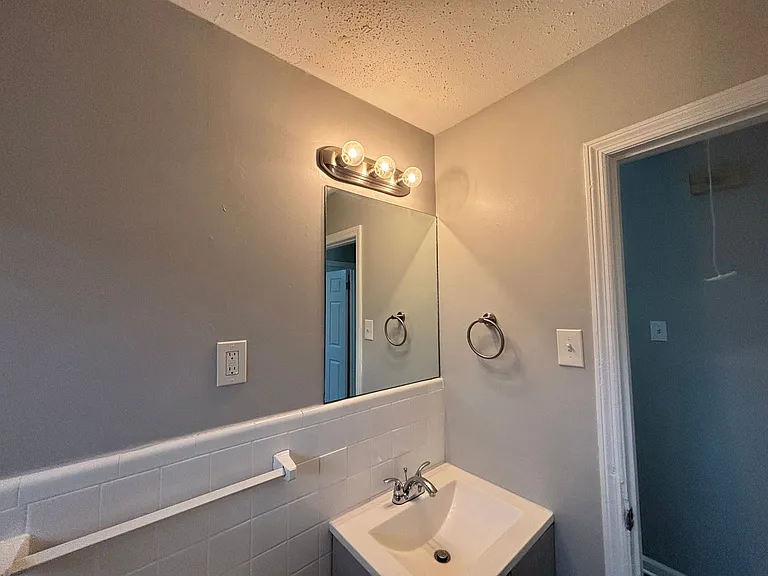2370 Hillside Ave — Photo 28