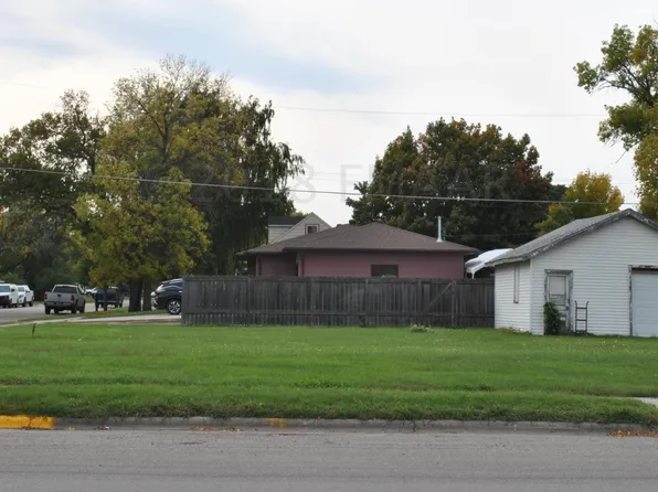 9 Main St S, Dilworth, MN 56529