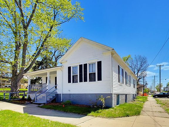 3rd image of 601 E 10th St