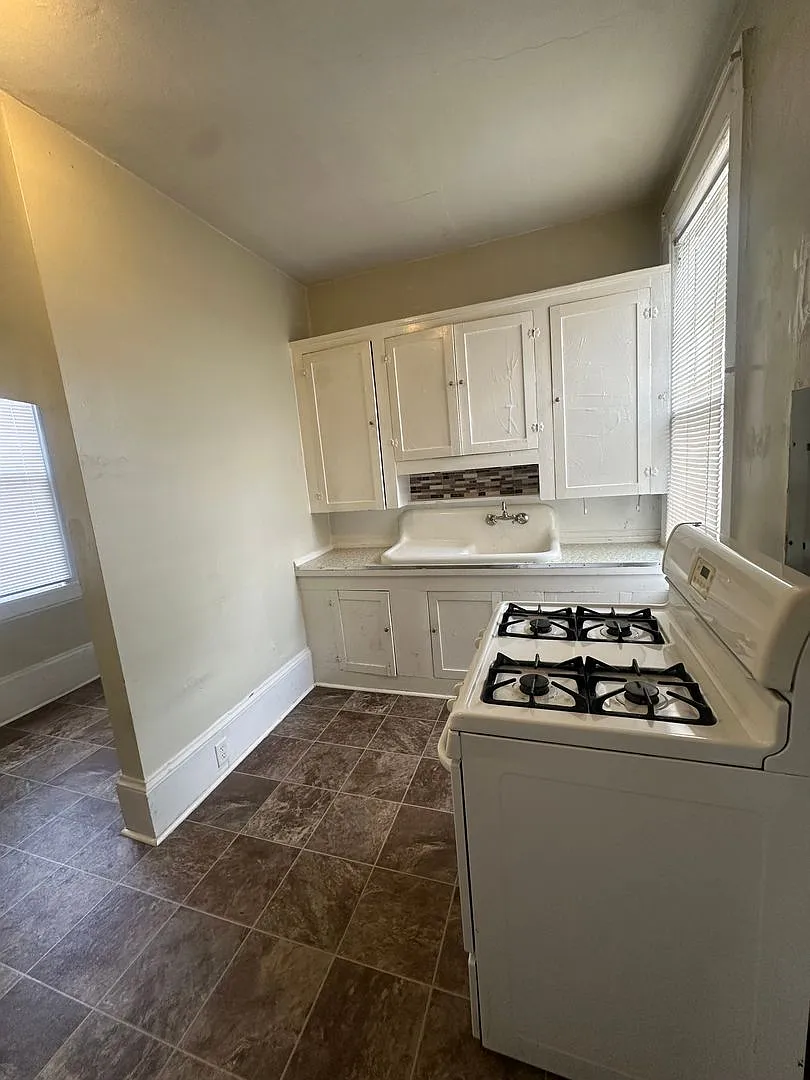 1525 Noble Street — Photo 1