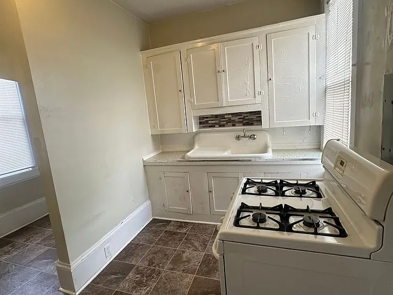 1525 S Noble St — Photo 5