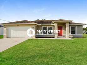 3421 32nd St SW, Lehigh Acres, FL