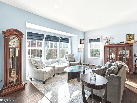 4th image of 2538 Baldwin Cres NE