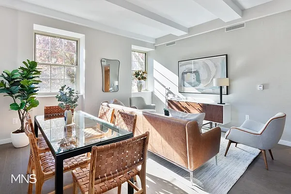 Sold by MNS | media 22