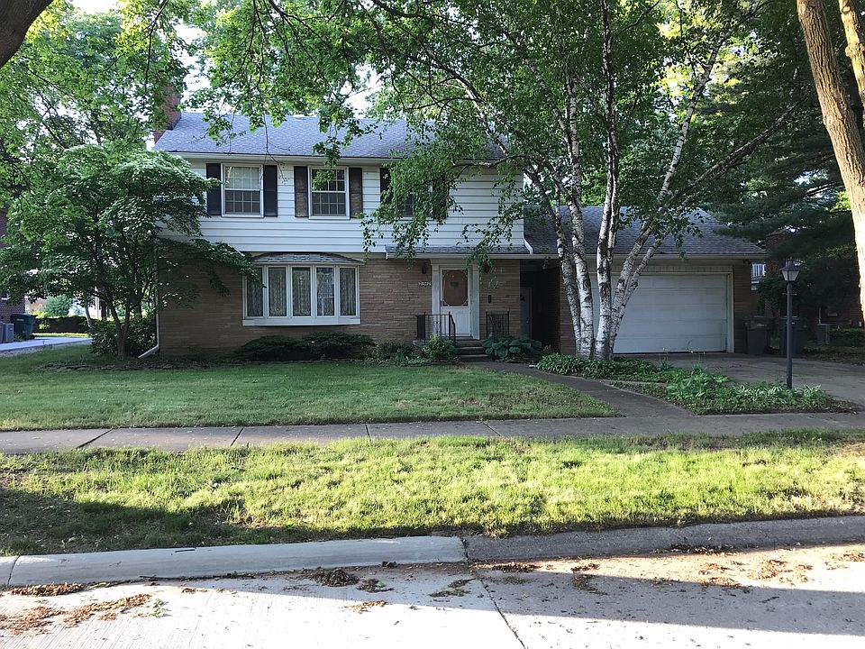 1st image of 21940 Wildwood St