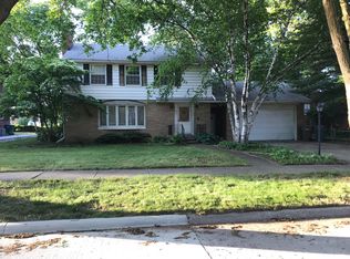 21940 Wildwood St, Dearborn, MI 48128