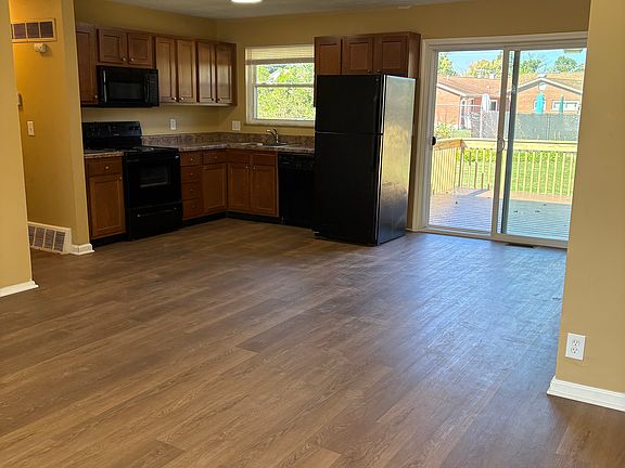 2nd image of 8599 Sunlight Dr