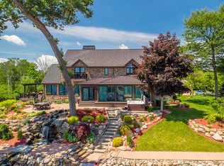 37 West Dr, Hartville, OH 44632