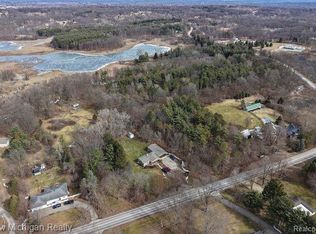 11461 White Lake Rd, Fenton, MI 48430