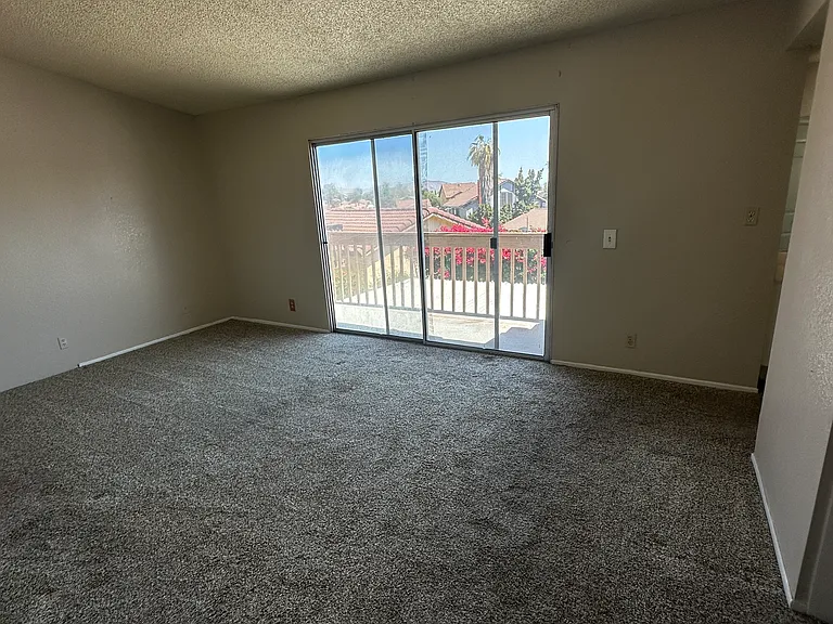 23689 Parkland Ave — Photo 19