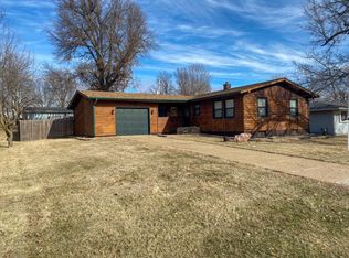 506 Cheyenne Ave, Hiawatha, KS 66434