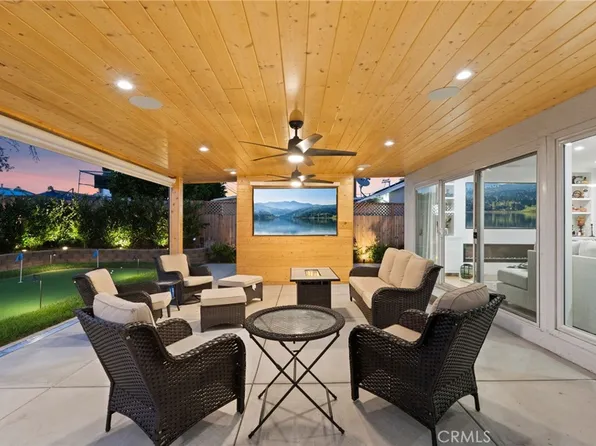 7741 Variel Ave, Canoga Park, CA 91304