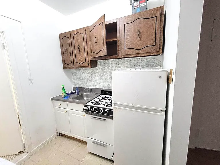 418 E 73rd St #1FF — Photo 3