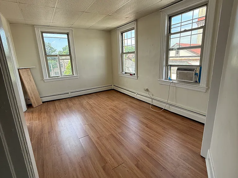 527 Northampton St — Photo 9