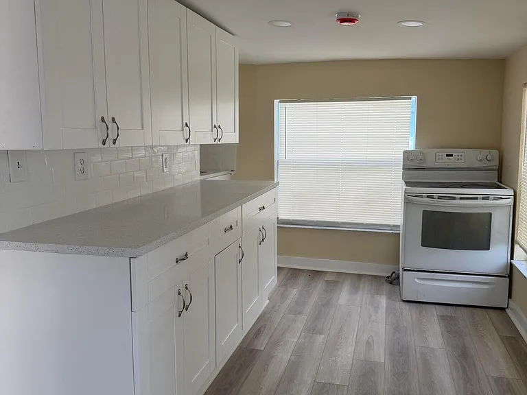 1018 Adams St #W — Photo 3