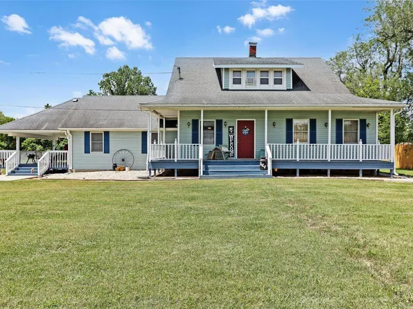 944 Albers Ln, Bethalto, IL 62010