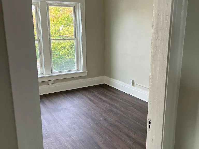 329 Ellicott St #UPPER — Photo 11
