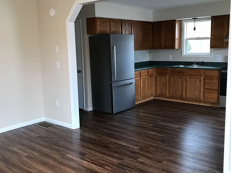 205 King Dr — Photo 9