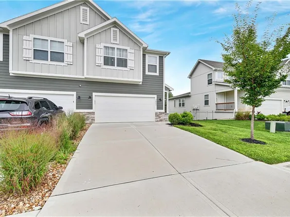 3807 SW Walsh Dr, Lees Summit, MO 64082