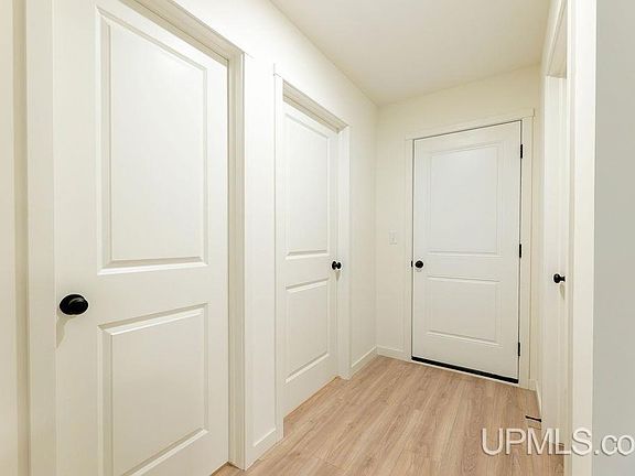 4th image of 79 Royal Oak Dr
