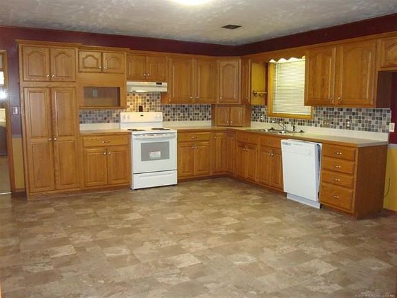 Another view of the kitchen.