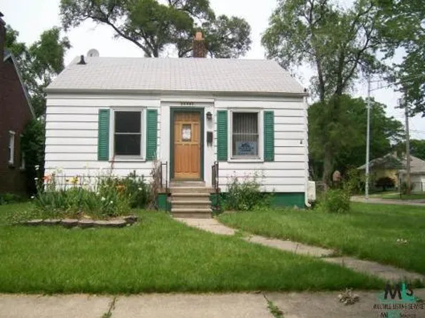 20083 Kingsville St, Harper Woods, MI 48225
