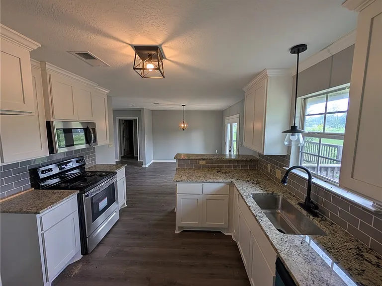 3521 Highway 105 E — Photo 11