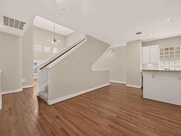 733 W 22nd St #D — Photo 24