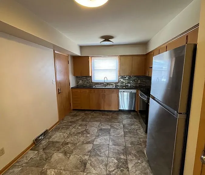 207 W 3rd St S #2 — Photo 5