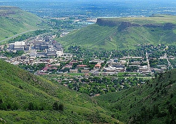 Experience breathtaking views and tranquil living in this picturesque city embraced by nature.