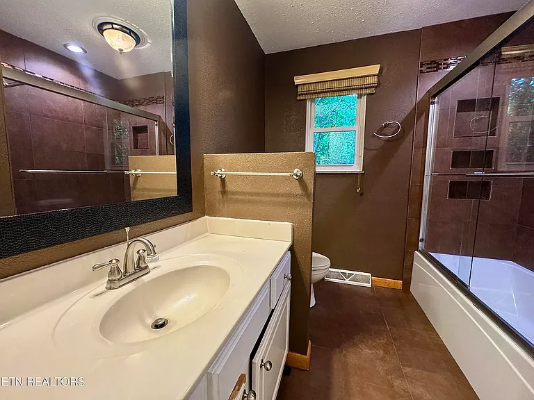 10801 Highcliff Dr — Photo 9